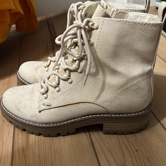 Boots - Picture 4 of 6